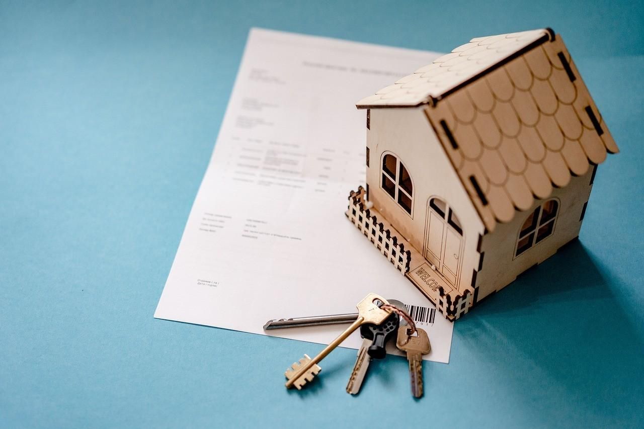 House keys and Form A Dubai Land Department contract
